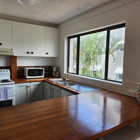 Kings Way Apartments Калаундра Екстер'єр фото