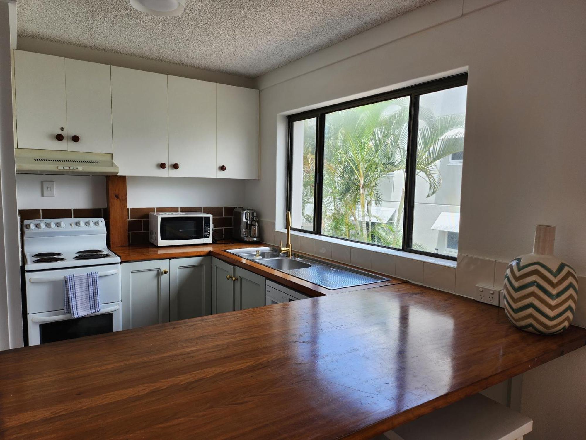 Kings Way Apartments Калаундра Екстер'єр фото
